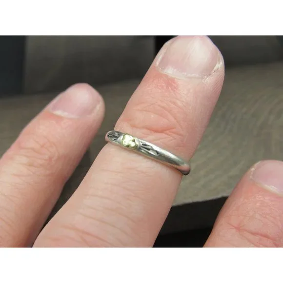 Size 5 Sterling Silver & Small Gold Nugget Band Ring - Picture 3 of 7